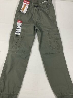 Boy´s Wrangler Olive Green Cargo Jogger with Utility Pockets New with Tag.